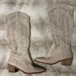 Women’s Dolce Vita Shren Western Boots
UPC: 0194975863330
7.5M, SAND NUBUCK
